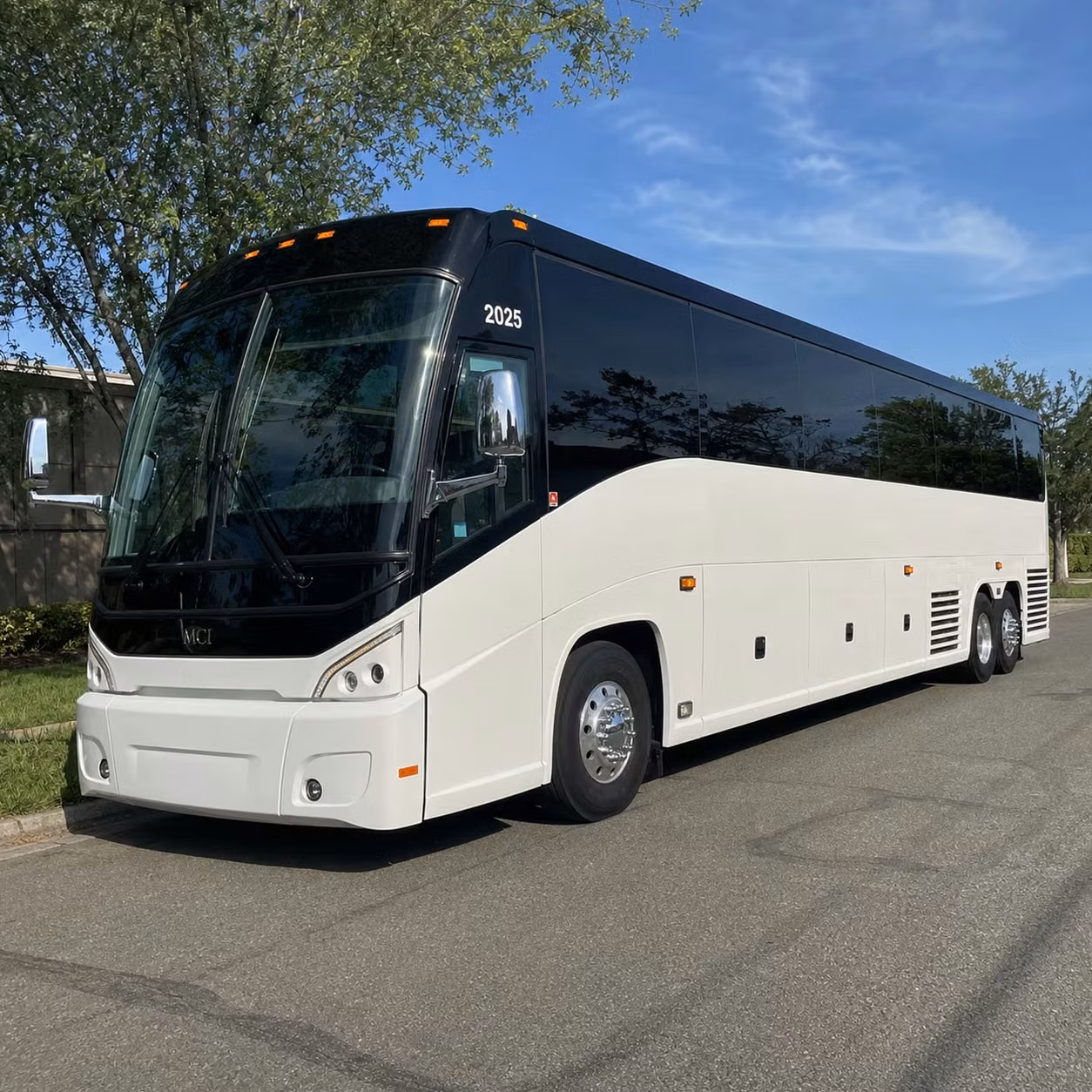 multi day charter bus rentals for brooklyn groups on longer journeys